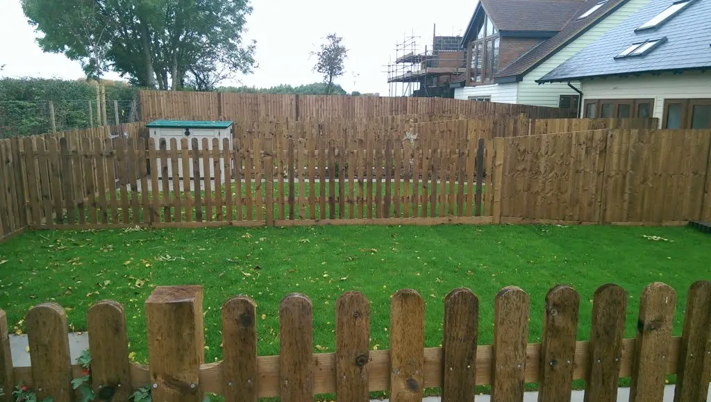 Commercial fencing