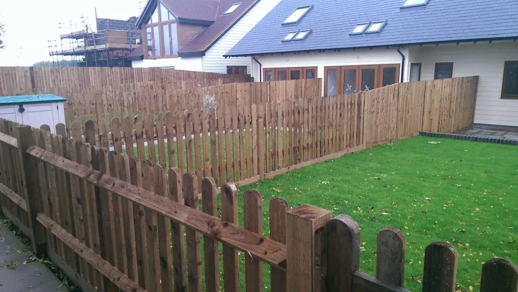 Commercial fencing