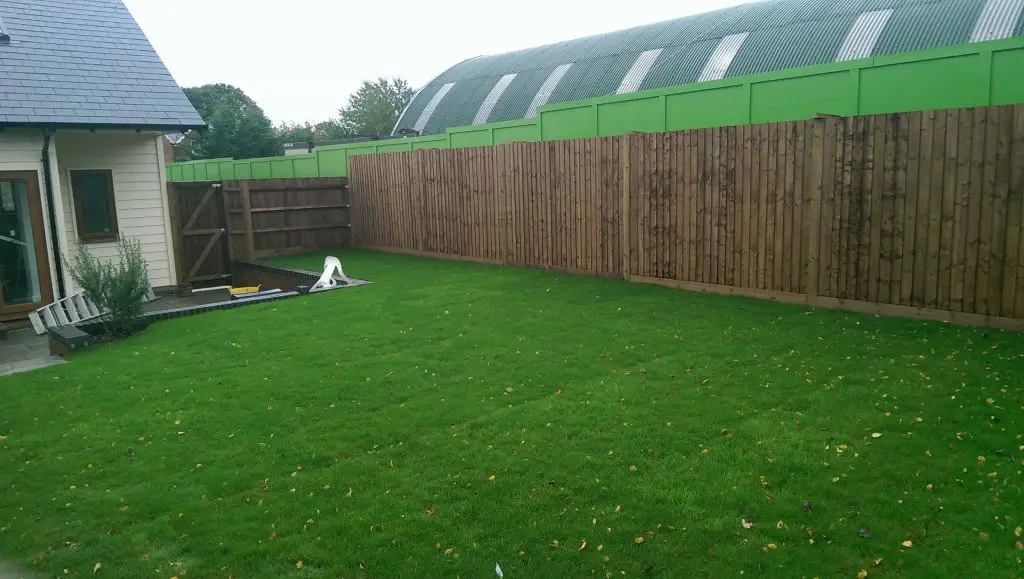 Commercial fencing